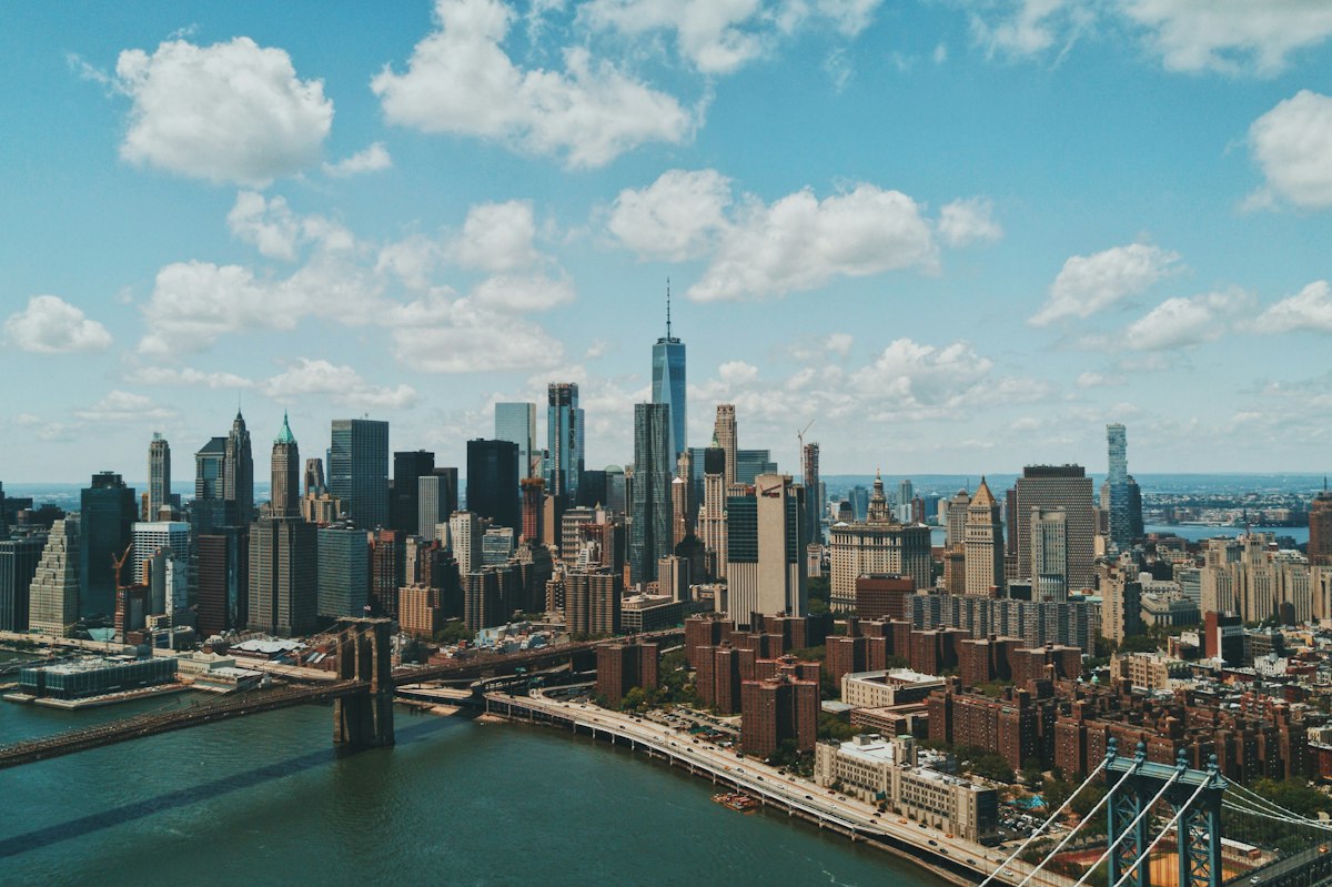 Amerika'da gökdelenlerle dolu bir şehir silueti